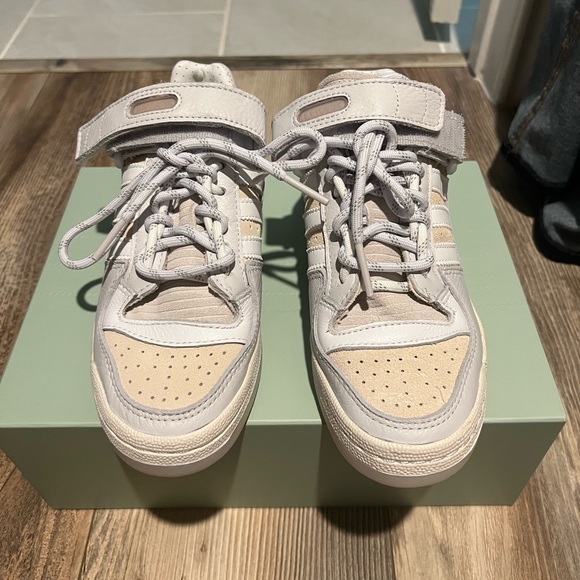 Ivy Park x Adidas Forum Low - Picture 2 of 7
